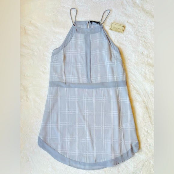 Doe & Rae light grey tunic dress or top with an apron neckline and rounded hem. - Picture 5 of 9